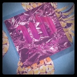 Urban Decay Troublemaker Palette